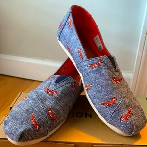 NEVER WORN! ✨ TOMS Classics: Blue Chambray Fox Trot Embroidery